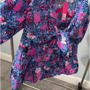 Lily Pulitzer beautiful two-piece set that can be dressed up or dressed down.
